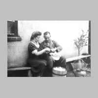 034-0029 Sohn Wagner auf Heimaturlaub. Hier mit seiner Frau Frieda.jpg